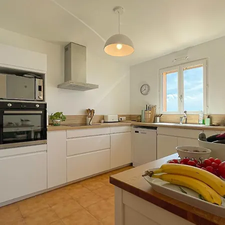 Sea-view For 11 Guests With A Heated Infinity Pool Vila *