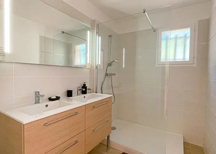 Sea-view For 11 Guests With A Heated Infinity Pool Saint-Raphaël