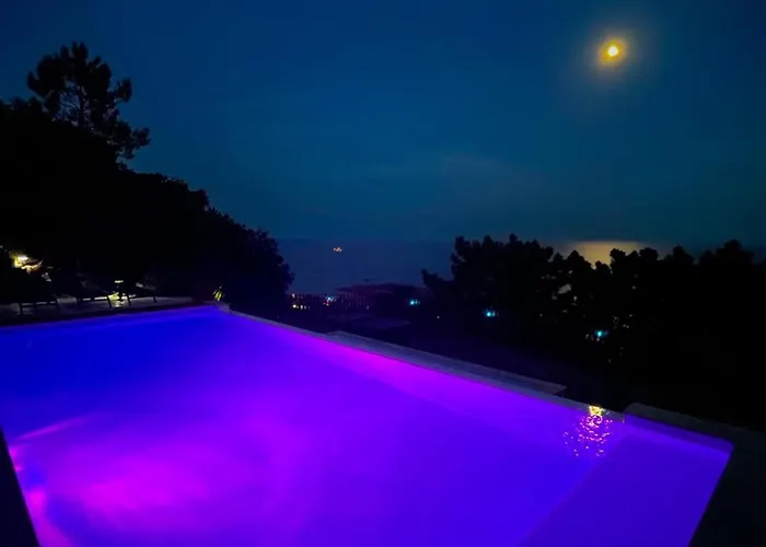 Sea-view For 11 Guests With A Heated Infinity Pool Villa