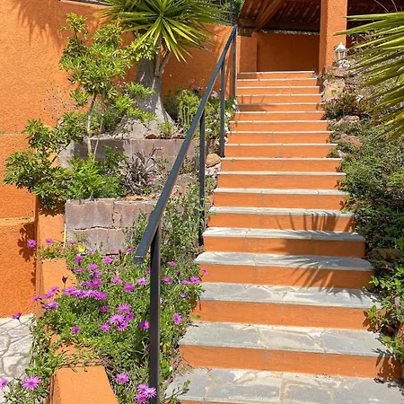 Sea-view For 11 Guests With A Heated Infinity Pool