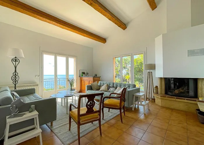 Sea-view For 11 Guests With A Heated Infinity Pool *