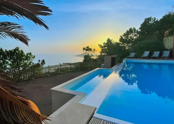 Sea-view For 11 Guests With A Heated Infinity Pool *